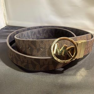 MICHAEL MICHAEL KORS
Reversible Signature with Logo Buckle xl